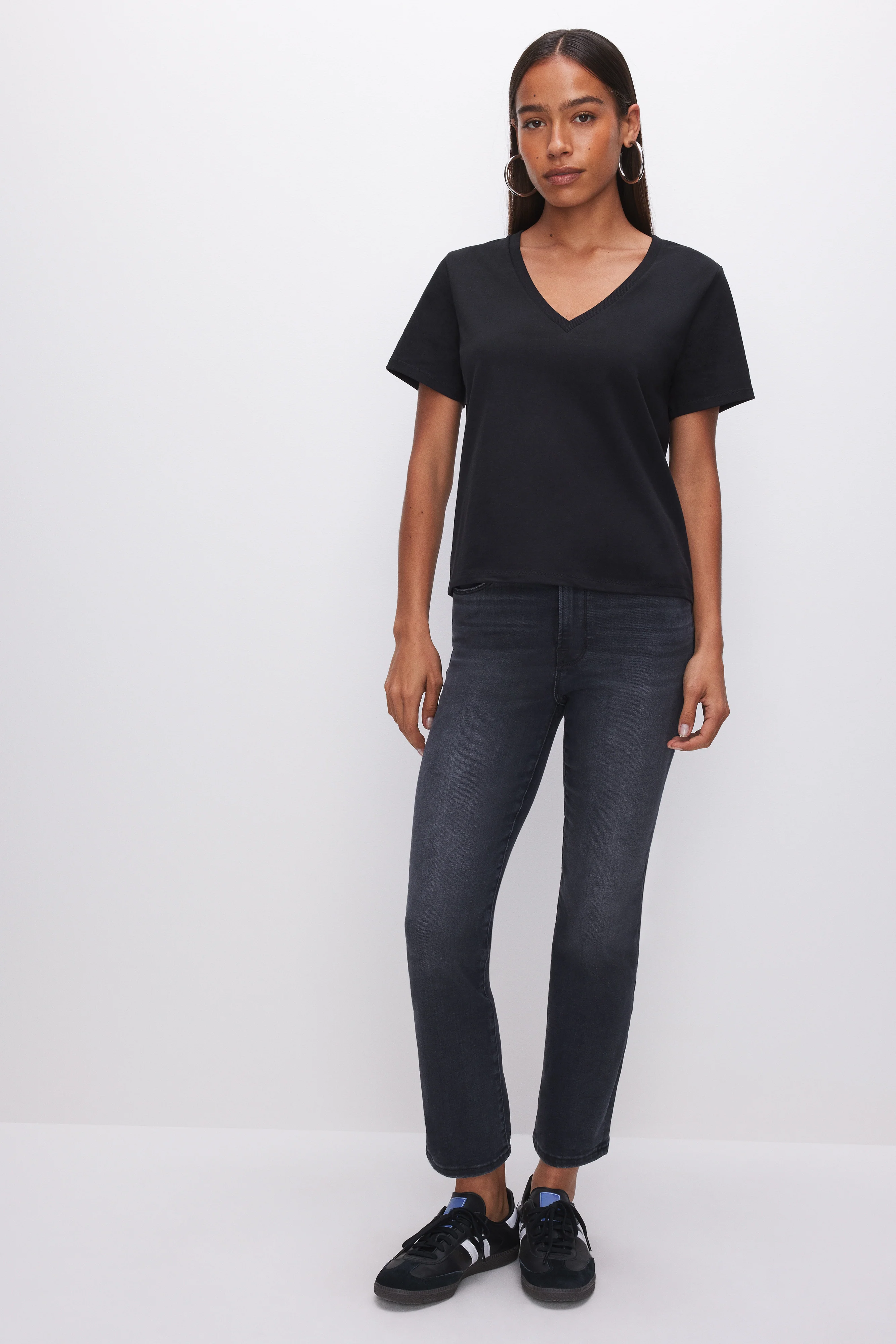 COTTON CLASSIC V-NECK TEE | BLACK001 - Image 3