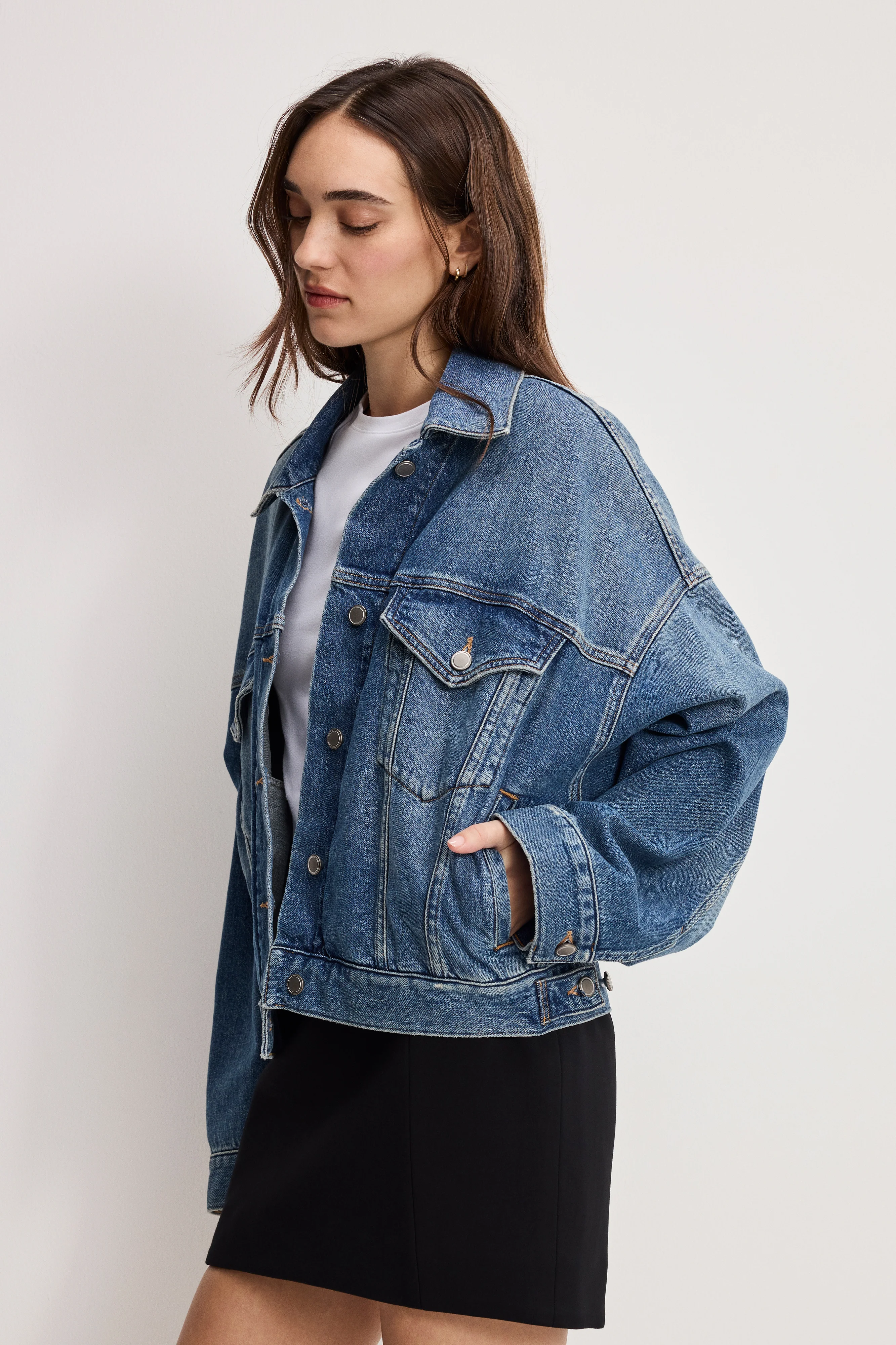 CROPPED PLEATED TRUCKER JACKET | INDIGO1100 - Image 3