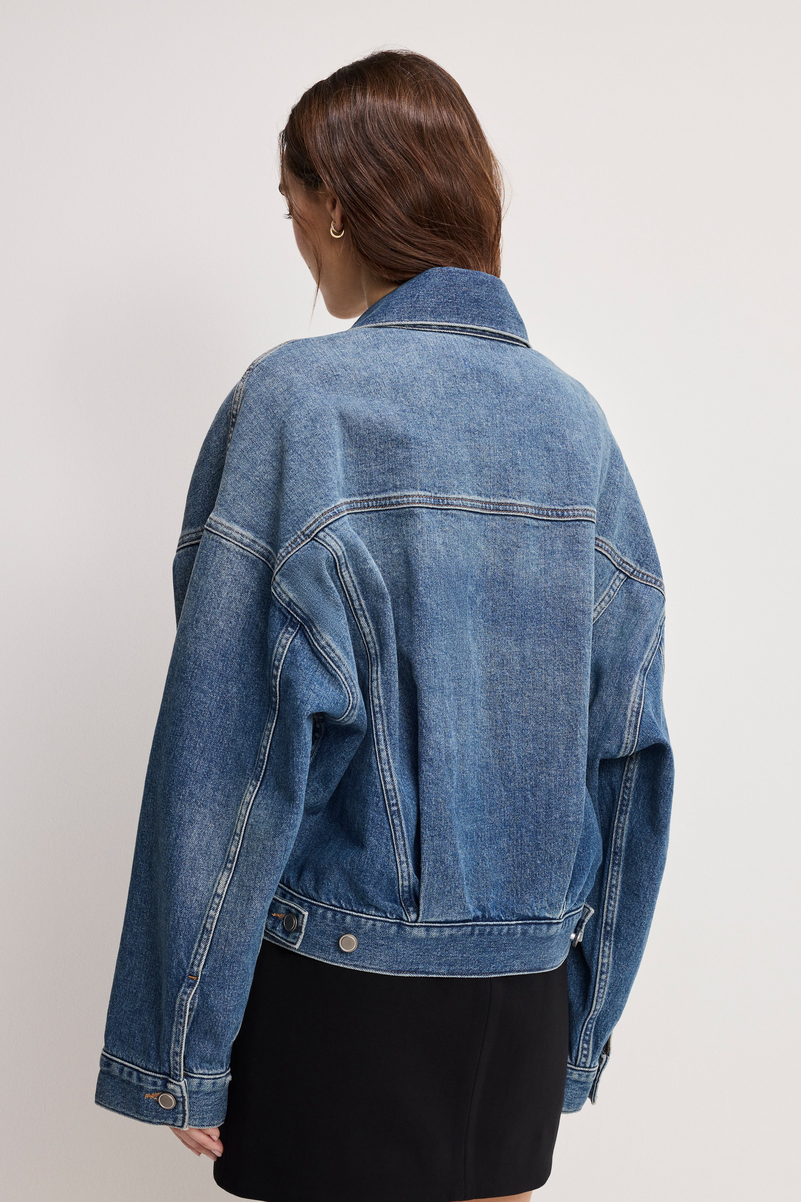 CROPPED PLEATED TRUCKER JACKET | INDIGO1100 - Image 4