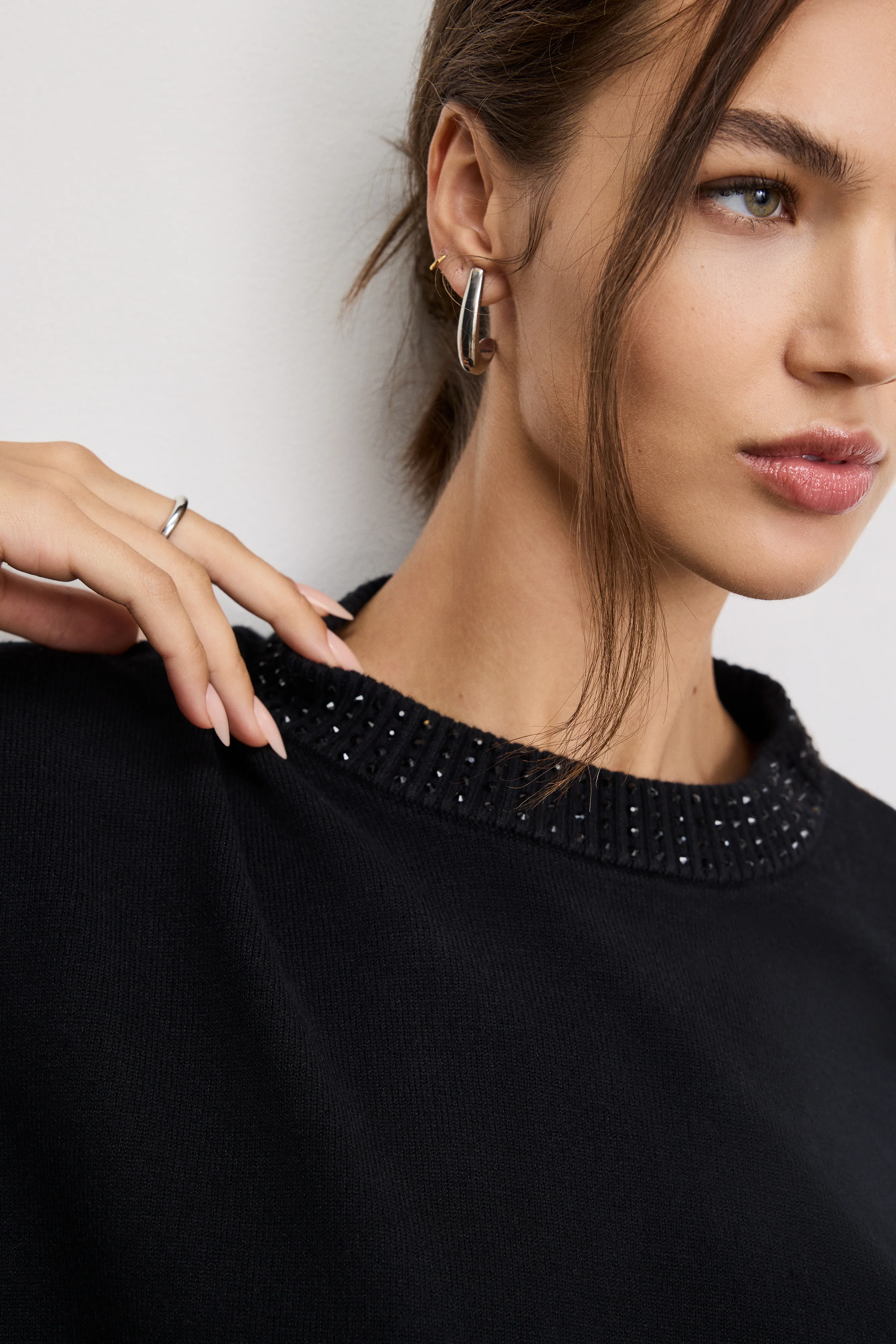 CRYSTAL CREWNECK SWEATER | BLACK001 - Image 2