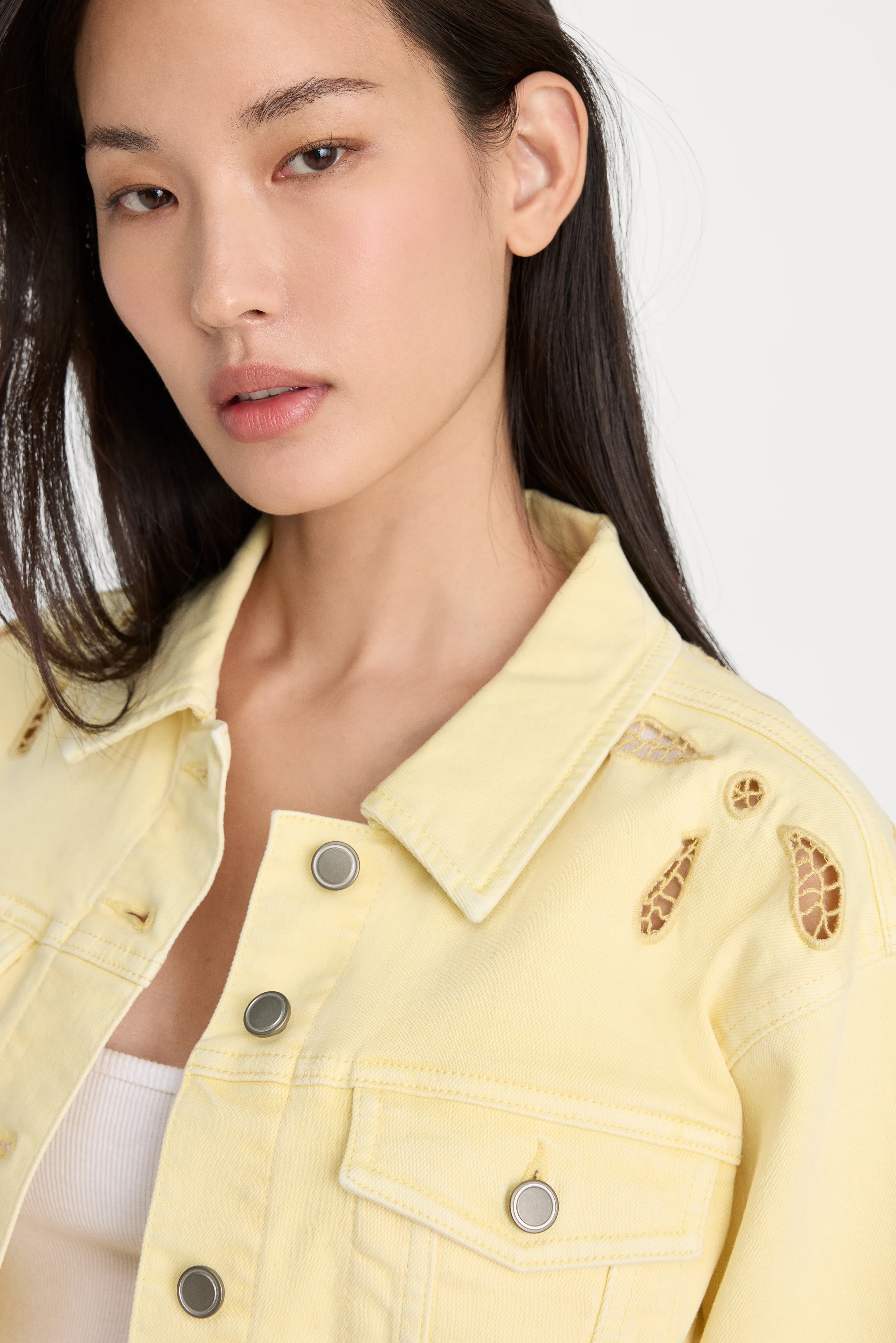 ESSENTIAL CROP DENIM JACKET EMBROIDERED | ANISE YELLOW - Image 3