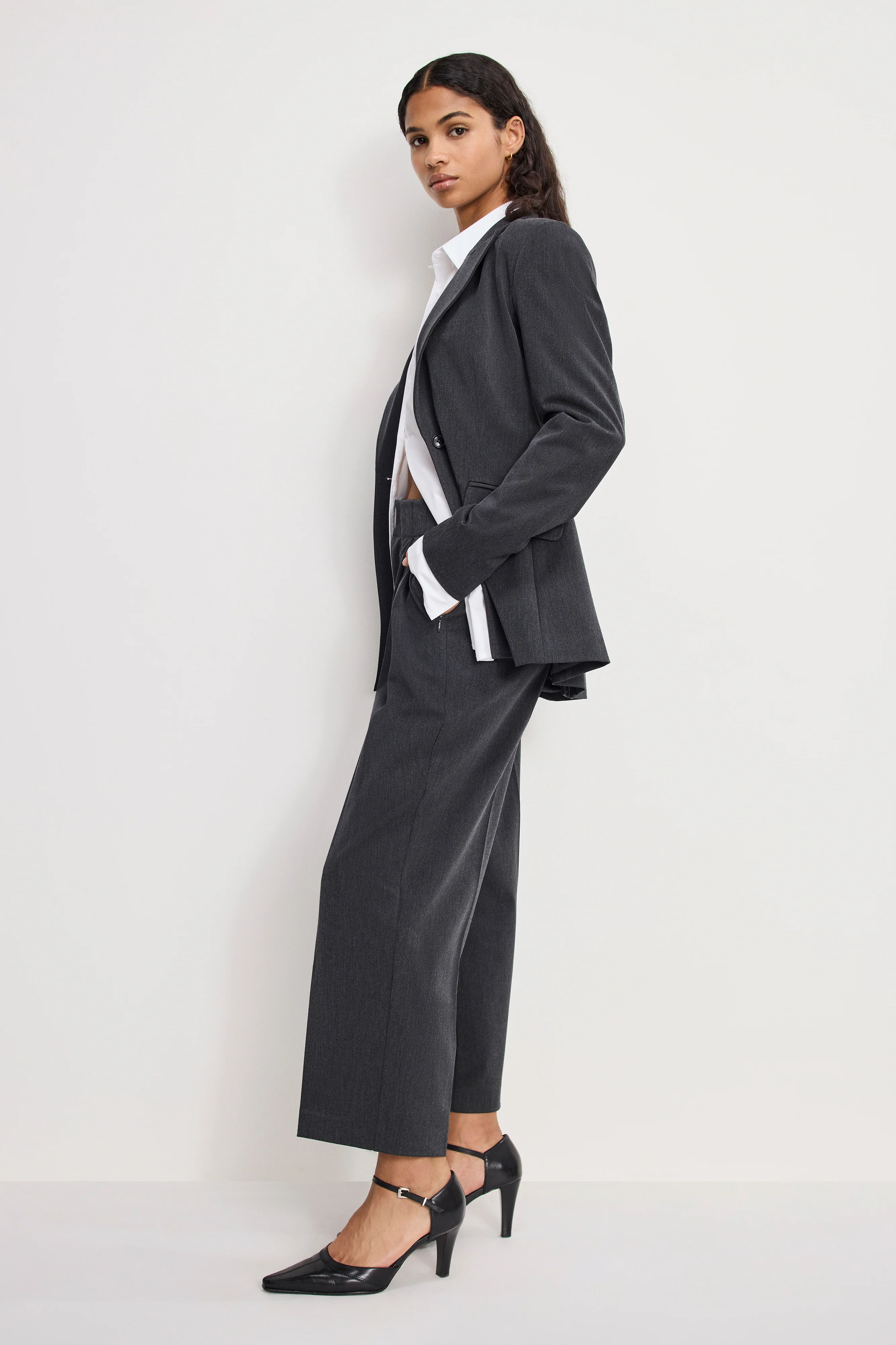 ESSENTIAL SUITING PLEATED CROPPED TROUSERS | DARK HEATHER GRAY - Image 3