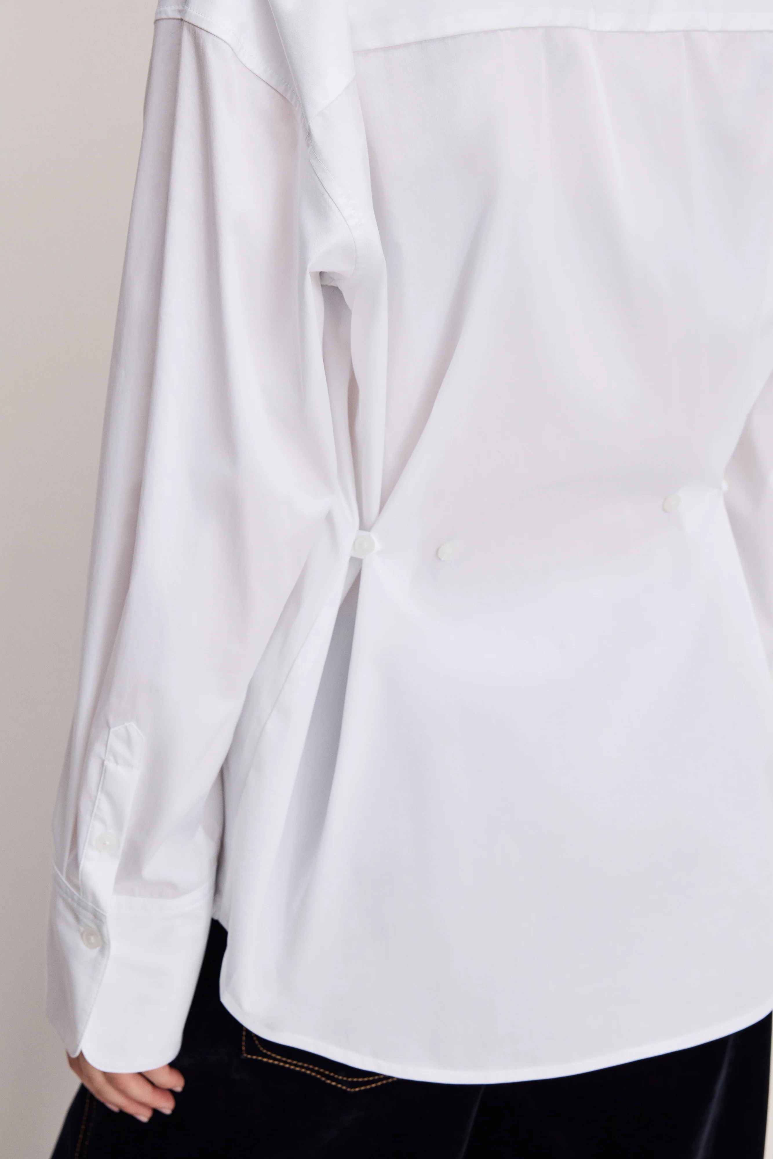 POPLIN OVERSIZED SHIRT W BUTTON ADJUSTABLE WAIST | WHITE001 - Image 4