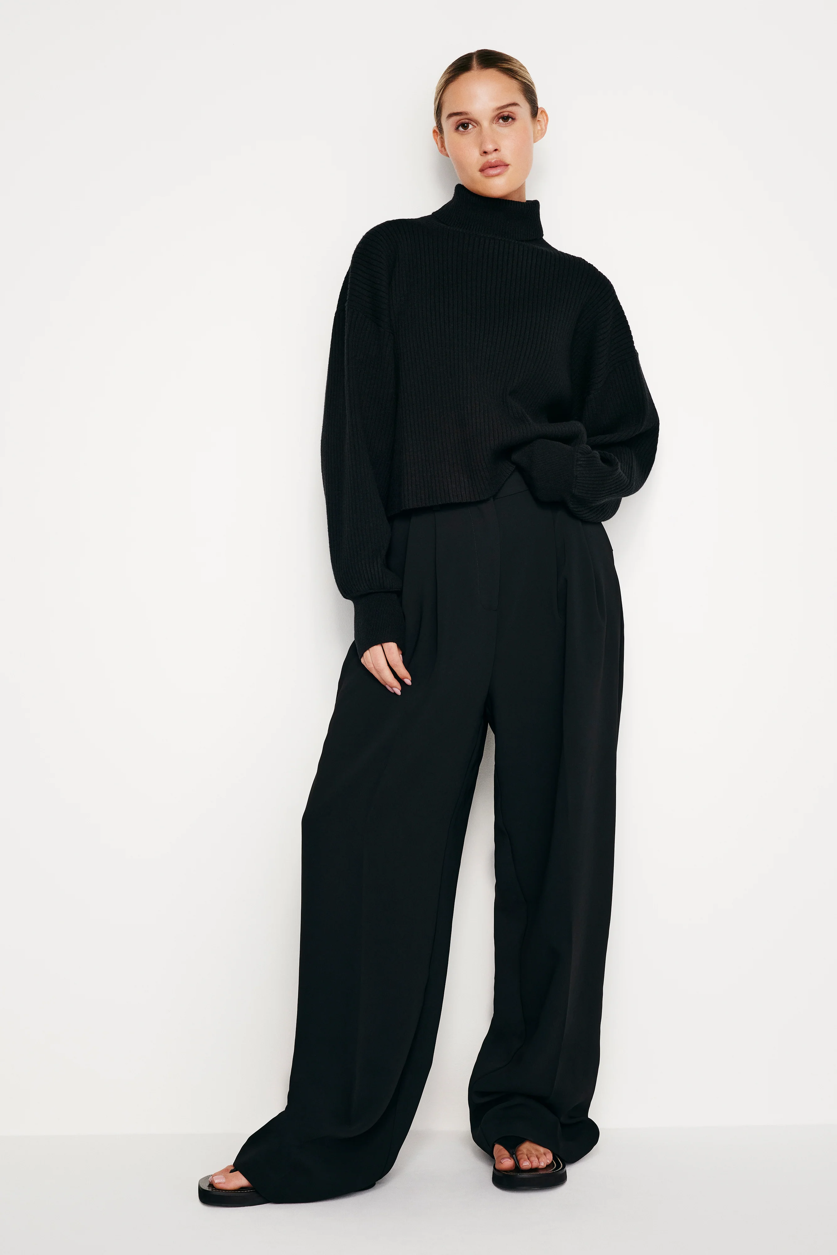 RIB MOCK NECK SWEATER | BLACK001