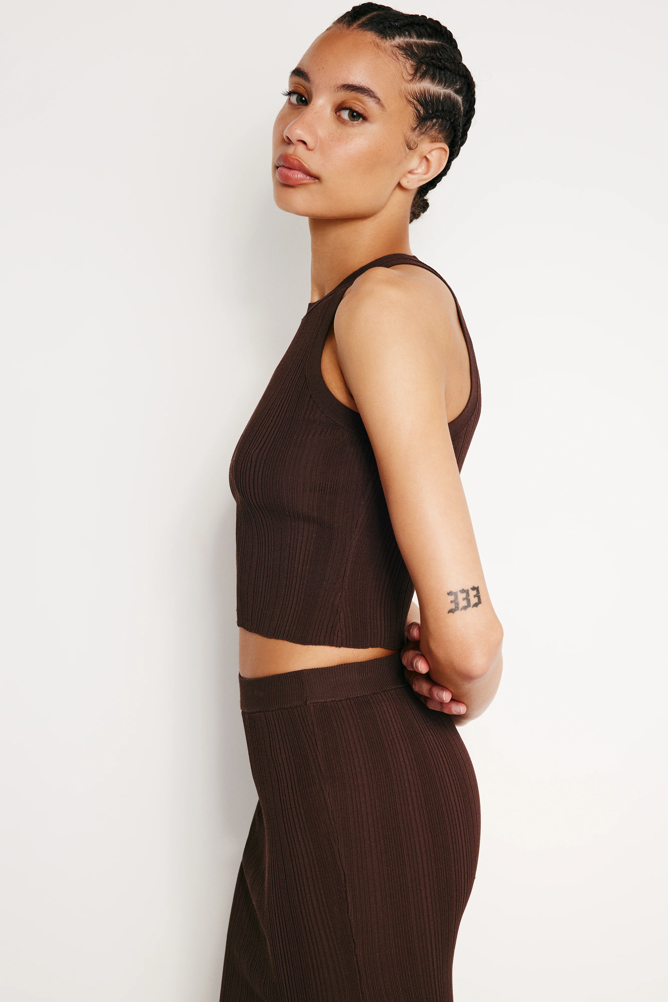 RIBBED KNIT CROPPED TANK TOP | ESPRESSO001 - Image 4