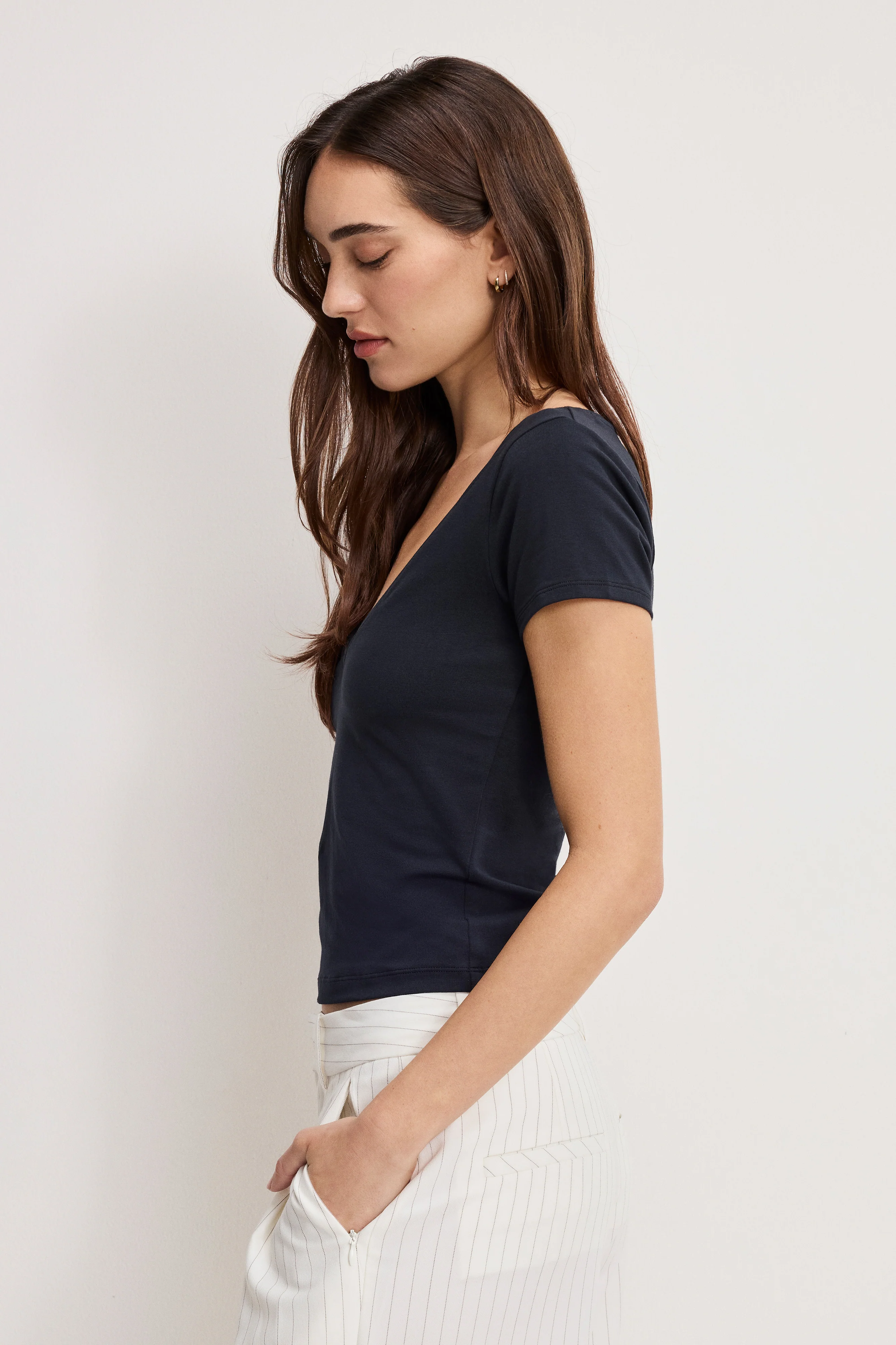 SUPER STRETCH V NECK BABY TEE | BLACK001 - Image 3